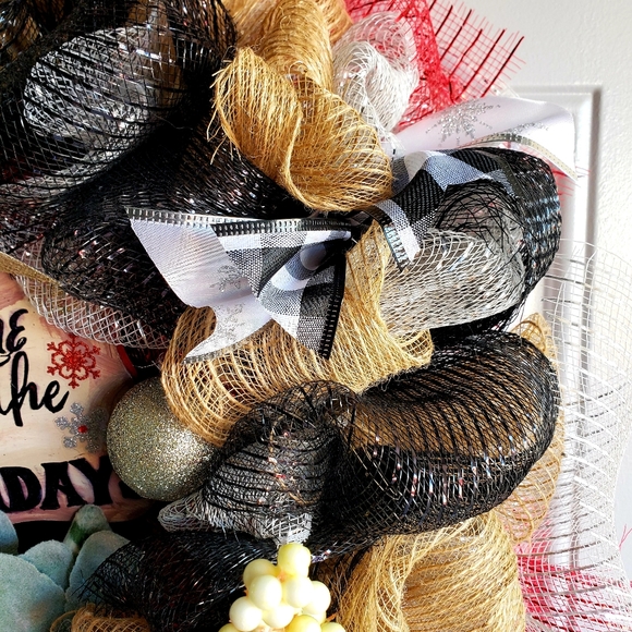 Christmas Wreath Gnome for the Holidays - Picture 6 of 15